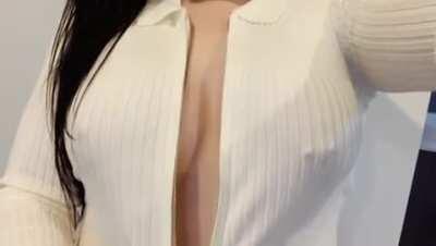 Oops I forgot to wear a bra today [OC] 😏