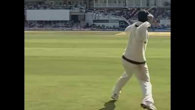 Kevin Pietersen gets humiliated by Brett Lee