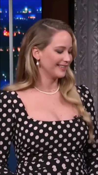 Pregnant Jennifer Lawrence 