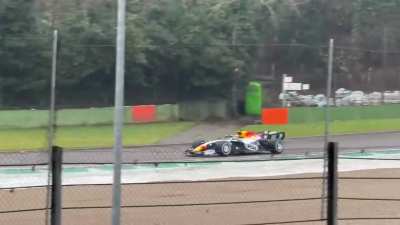 Racing Bulls fez seu primeiro teste em Imola e, segundo relatos, está apresentando problemas