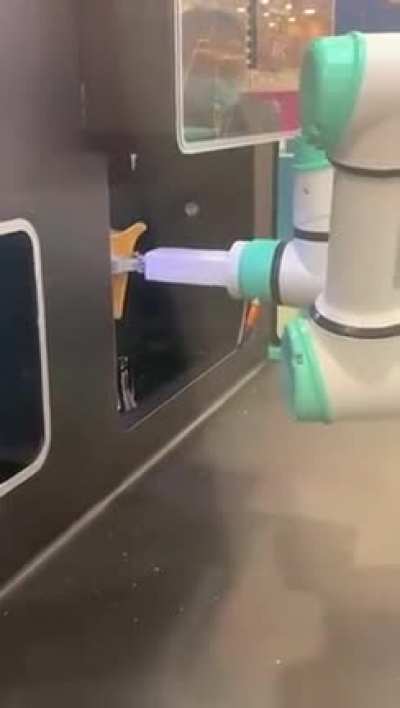 Робот-перфекционист: мороженое должно быть идеальным!