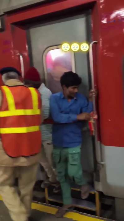 Desperate travellers in India