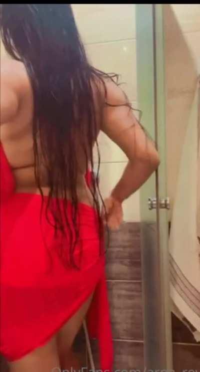 Ever stroked to a bare back woman? let's see you do it today! 💦