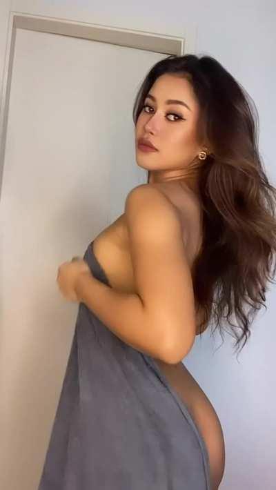 Oiiiii not the towel🤭