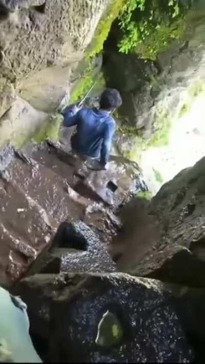 Интересно, сколько тут людей улетело?