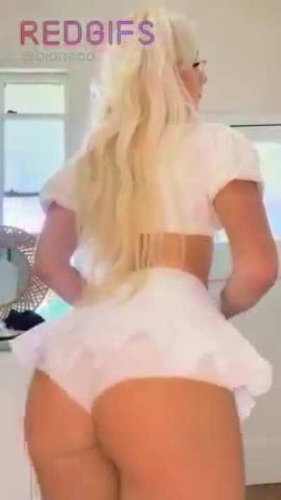 POV: Me wanting an ass slap as you walk by in school