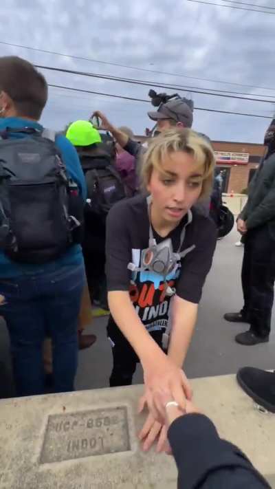 This morning Kat Abughazaleh was it in the face by a baton: 