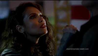 Leslie-Ann Brandt Knees a Man in the Balls in Lucifer 3x7