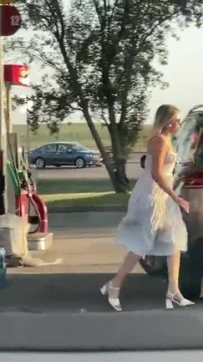 Давайте искренне поболеем за эту милую даму