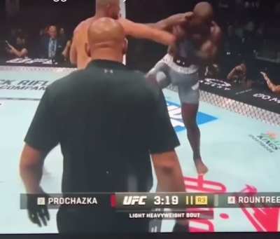 Jiří Procházka’s stance switch bait and counter