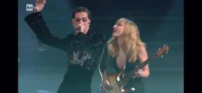 The bass part of zitti e buoni is already my favorite but when I’m sanremo they did it with the live orchestra it became SO FCKIN GOOD the violins are just 🙌🏼✨🤘🏼