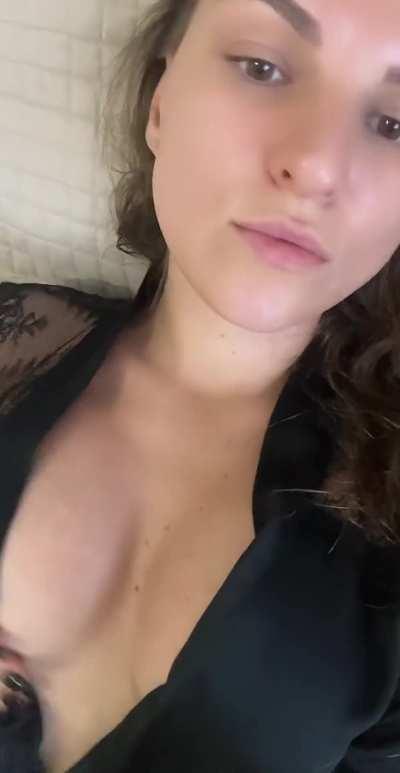 Empty your balls in my pussy