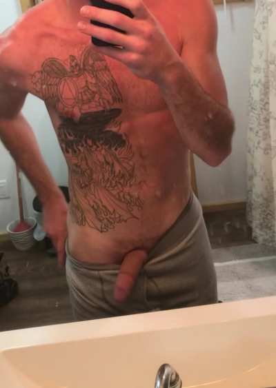 Who wants to come give me a hand or mouth?😌