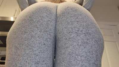 Wanna eat my ass while we watch Star Wars ?