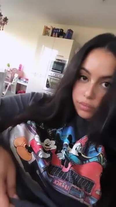 Some Arab tits to spice up your feed