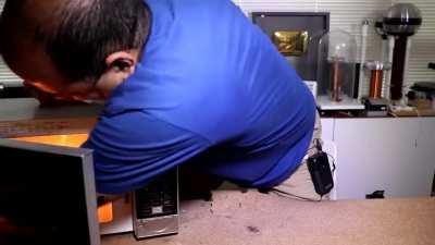 Microwave experiment turns into extreme chaos