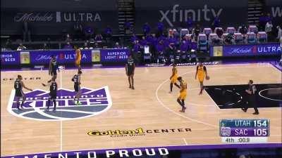 [Highlight] Justin James with the clutch 3 in the final seconds to prevent his team from losing by 50 at home.