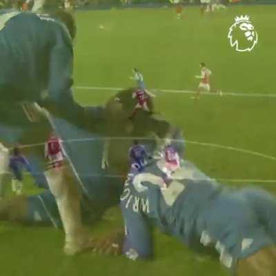 [PremierLeague on twitter] Michael Essien. Arsenal. Iconic. #GoalOfTheDay x @ChelseaFC