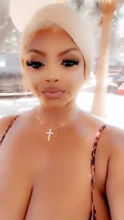 She don't need the filter