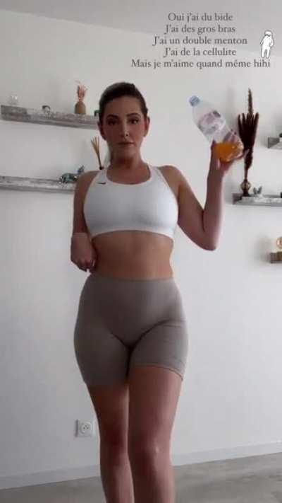 Emma Cakecup en tenue de sport