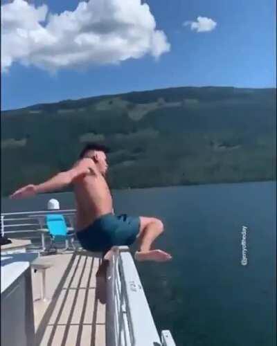 Hold my beer while I jump off this boat