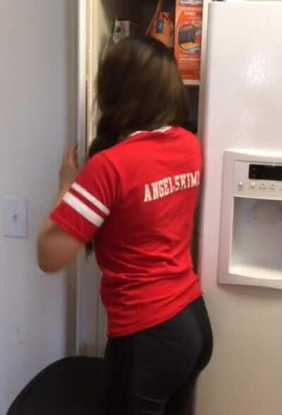 Kimi showing us that butt