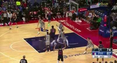 [Highlight] Embiid rumbles through the lane for another big dunk