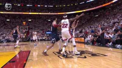 [Highlight] Jimmy Butler gets the and-1 to make it a 2 possession game with under 9 minutes remaining