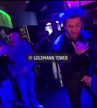 Wehe jemand behauptet je wieder, dass Mois nicht Rappen kann