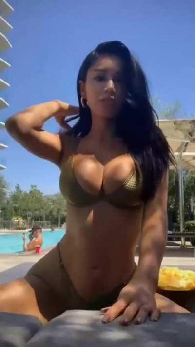 Janet Guzman (@janetguzman)