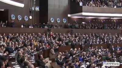 Onların topları tüfekleri, tankları olabilir, olsun be bizim Allah’ımız var.