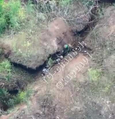 [NSFW] Ukrainian fighter after winning hand-to-hand combat finishes off Russian soldier with a rifle butt and a shot to the head, April 2025