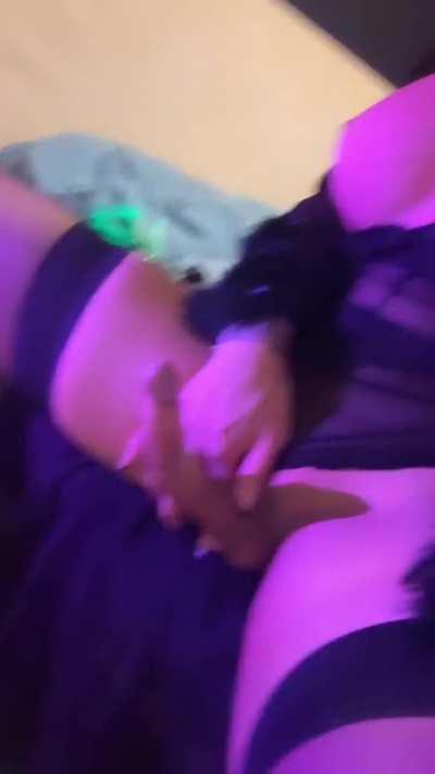 DTF a petite slut under 100lbs? (Oh and im 19 btw)