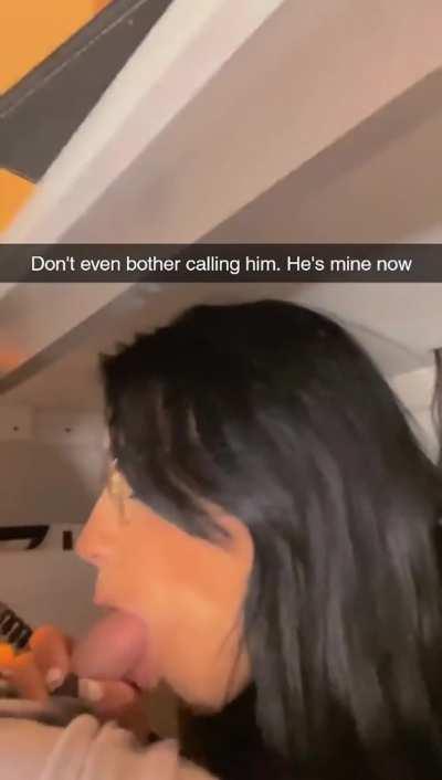 Encontre este video en el celular de la amiga de mi esposo. Ella cumple las fantacias que yo no logro darle. I found this video on my husband's friend's cell phone. She fulfills the fantasies that I cannot give him.