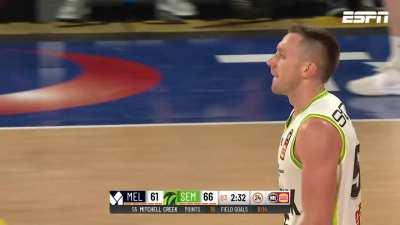 [Highlight] Matthew Dellavedova gets posterized and a skirmish breaks out (NBL)