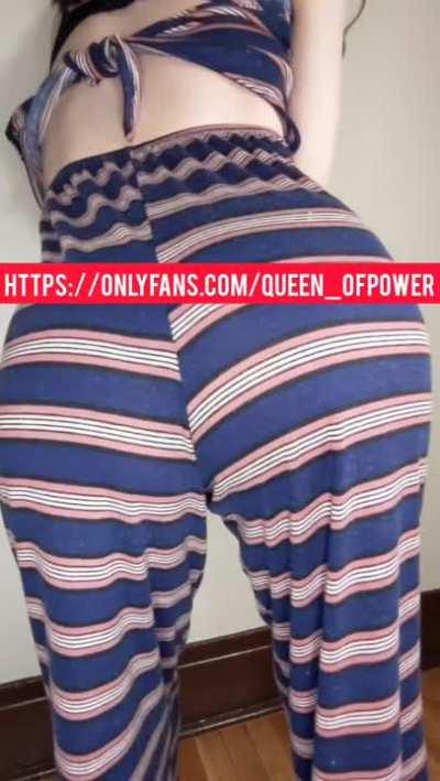 HUGE Stinky Farts!!! My ass keeps talking 💨💨💨 Full extended Film linked below 👇