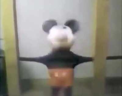 SCP-106 quer saber sua localização.