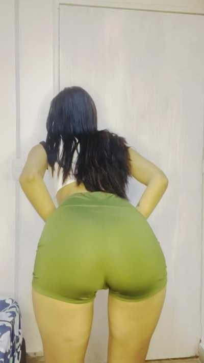 Green yoga pants = good head. I don’t make the rules