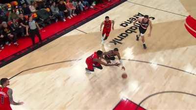 [Highlight] Koloko has a stunning denial at the rim on Lillard's dunk attempt but is deemed a foul and picks up a tech