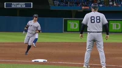 [Highlight] Brett Gardner hits a solo shot and the Yankees 5th home run of the night!