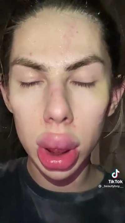 Это парень. Ой простите, владелец члена