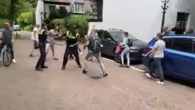 Dutch police carry out vicious attack on protestors