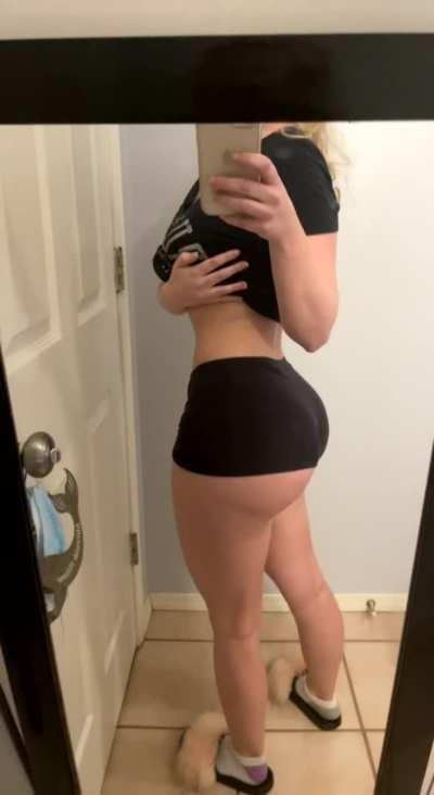 He wanna hit from the back cus I’m thick