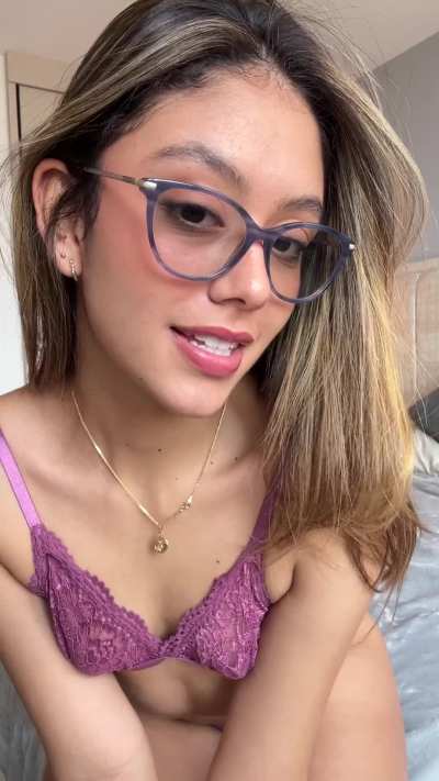 I want older guys to play with my latina body