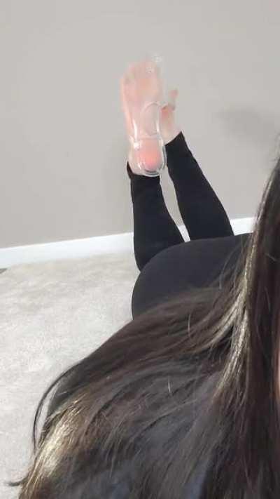 I love driving men wild with my feet in these clear flip flops..🤭😈