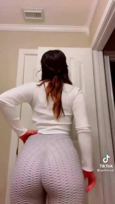 This girl kinda look like her lmao. Right or Wrong