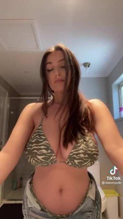 Dakota Jade (/r/bigtitsinbikinis)