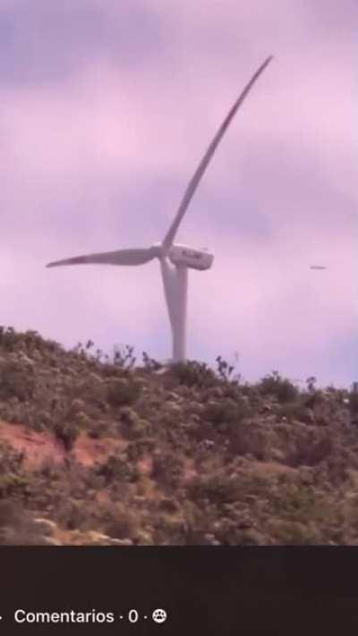 Oct 11, 2022 TIC TAC Seen passing Wind Turbine in Chile