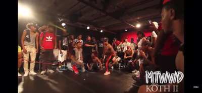 The Cinderella Man doing what he does best. Listen to the beat & watch his footwork 🕊