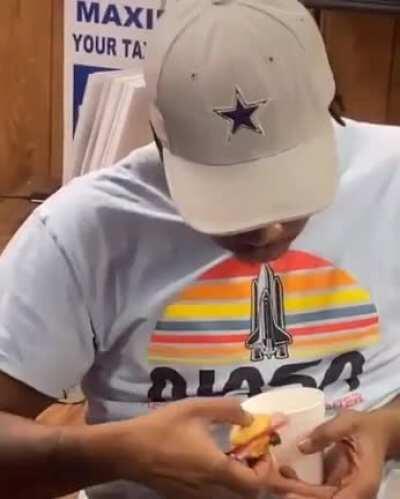 Dejen al loco comer tranquilo